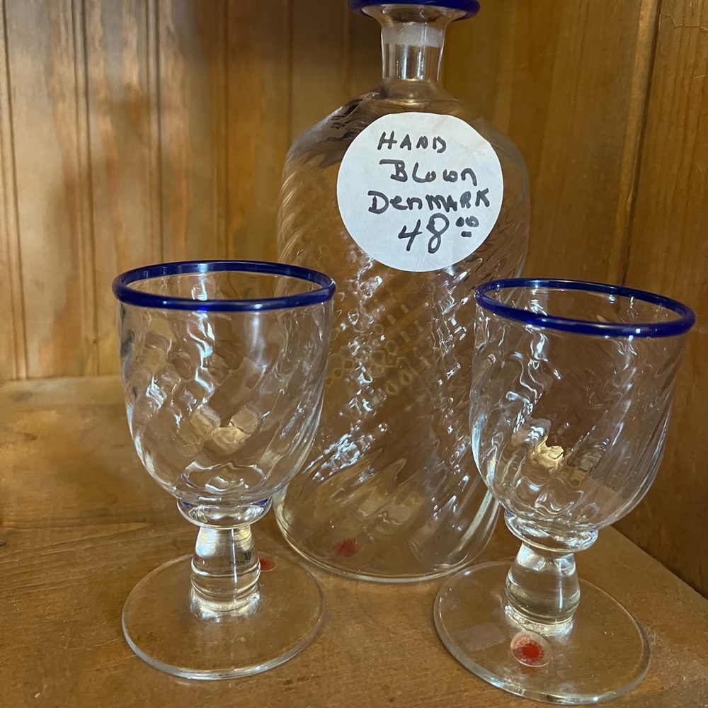 Glass Decanter and small glasses